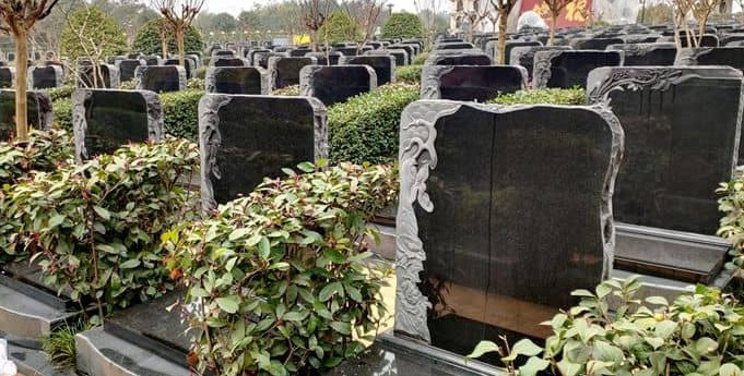 骨灰盒打黑傘是什么意思？由誰來打？-臨潼殯儀館骨灰堂