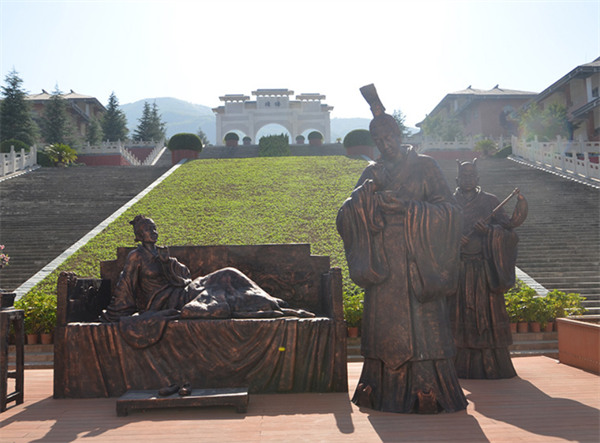 西安霸陵墓園新區(qū)圖片，群山環(huán)抱中,價(jià)格實(shí)惠